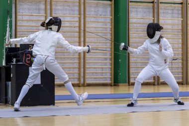 Zagreb, Hırvatistan - 25 Kasım 2017: Kılıç Oyunları Turnuvası Mladost Zagreb Kupası. Eskrimciler iş başında