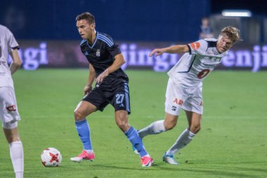 Zagreb, Hırvatistan - 21 Temmuz 2017: Dinamo Zagreb (Cro) ile Odd (Nor) arasında oynanan Uefa Avrupa Ligi 3. tur ön eleme maçı. Nikola Moro (27) top sürüyor