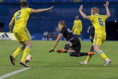 Zagreb, Hırvatistan - 14 Ağustos 2018: Uefa Şampiyonları Leauge eleme turu. Gnk Dinamo, Fc Astana 'ya karşı. Eylemde Mislav Orsiç (99) ve Laszlo Kleinheisler (6))