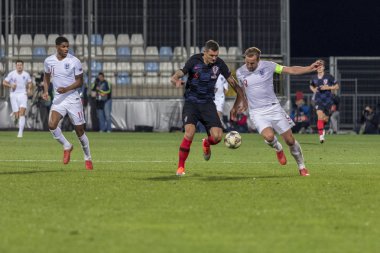 Rijeka, Hırvatistan - 12 Ekim 2018: Uefa Uluslar Ligi maçı Hırvatistan - İngiltere. Eylem Harry Kane (9) ve Dejan Lovren (6)