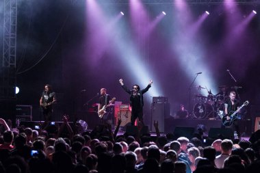 Zagreb, Hırvatistan - 27 Haziran 2017: Zagreb Rockfest. Tarikat grubu Hırvatistan 'ın Zagreb kentinde düzenlenen Rock Festivali sırasında sahnede