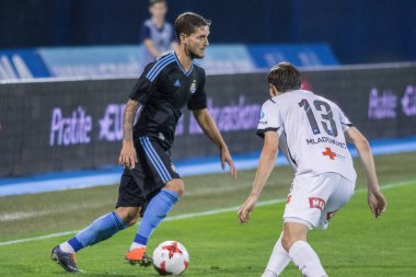 Zagreb, Hırvatistan - 21 Temmuz 2017: Dinamo Zagreb (Cro) ile Odd (Nor) arasında oynanan Uefa Avrupa Ligi 3. tur ön eleme maçı. Jan Lecjaks (6) ve Stefan Mladenoviç (13))