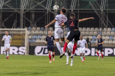 Rijeka, Hırvatistan - 12 Ekim 2018: Uefa Uluslar Ligi maçı Hırvatistan - İngiltere. Eylem Kyle Walker (2) ve Ivan Perisic (4)