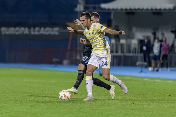 Zagreb, Hırvatistan - 20 Eylül 2018: Uefa Avrupa Ligi 2018 / 2019, Gnk Dinamo vs. Sk Fenerbahçe. Eylemde Baris Alici (24) ve Petar Stojanoviç (30))