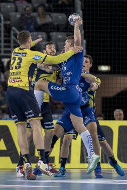 Zagreb, Hırvatistan - 29 Kasım 2017: Ehf Velux Şampiyonlar Ligi PPD Zagreb - Rhein-Neckar Lowen. Mario Vuglac (74) ve Pekeler Hendrik (23))