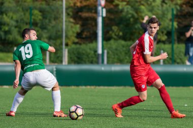 Zagreb, Hırvatistan - 21 Ekim 2017: Üçüncü Hırvat Futbol Ligi Nk Maksimir - Nk Spansko. Futbol sahasında oynayan oyuncular