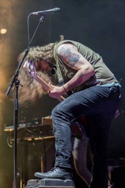 Zagreb, Hırvatistan - 16 Mayıs 2017: Monster Truck grubu Hırvatistan 'ın Arena Zagreb kentinde sahne aldı. Şarkıcı ve basçı Jon Harve