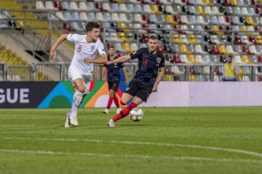 Rijeka, Hırvatistan - 12 Ekim 2018: Uefa Uluslar Ligi maçı Hırvatistan - İngiltere. Eylem Harry Maguire (6) ve Ante Rebic (18))