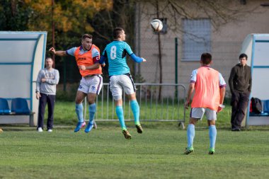Zagreb, Hırvatistan - 21 Ekim 2017: 2. Zagreb ligi Nk Ravnice, Nk Prigorje 'ye karşı. Futbolcular iş başında