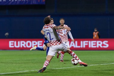 Zagreb, Hırvatistan - 09 Kasım 2017: 2018 Fifa Dünya Kupası Avrupa elemeleri Rusya. Hırvatistan Yunanistan 'a karşı. Sime Vrsaljko (2) eylemde
