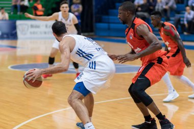 Zagreb, Hırvatistan - 15 Ekim 2017: Aba Ligi Kk Cibona Zagreb - Kk Cedevita. Ivan Novaciç (15) in actio