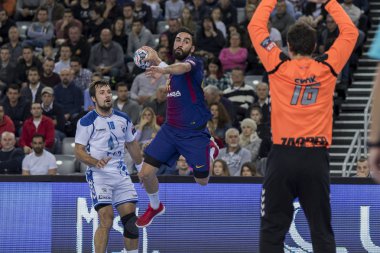 Zagreb, Hırvatistan - 23 Kasım 2017: Ehf Velux Şampiyonlar Ligi PD Zagreb - Fc Barcelona Lassa. Valero Rivera Folch (17) golü atıyor