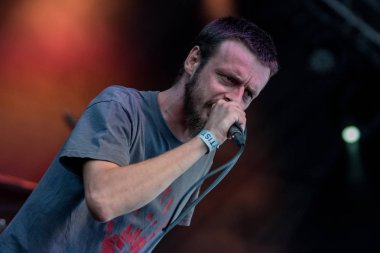 Zagreb, Hırvatistan - 27 Haziran 2017: Zagreb Rockfest. M.O.R.T. grubunun solisti Ivan Katic. Sahnede