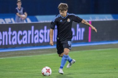 Zagreb, Hırvatistan - 21 Temmuz 2017: Dinamo Zagreb (Cro) ile Odd (Nor) arasında oynanan Uefa Avrupa Ligi 3. tur ön eleme maçı. Ante Coriç (10) topu önde götürüyor