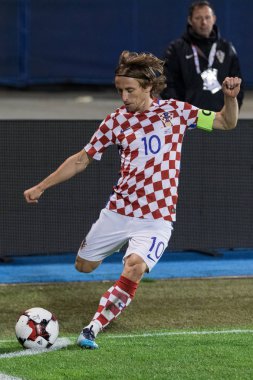 Zagreb, Hırvatistan - 09 Kasım 2017: 2018 Fifa Dünya Kupası Avrupa elemeleri Rusya. Hırvatistan Yunanistan 'a karşı. Luka Modriç (10) köşedeki vuruşu yapıyor 