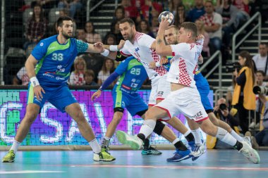 Zagreb, Hırvatistan - 28 Ekim 2017: Hırvatistan ve Slovenya 'nın ulusal temsilcisi arasında dostça bir hentbol maçı. Mario Vuglac (46) iş başında
