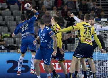 Zagreb, Hırvatistan - 29 Kasım 2017: Ehf Velux Şampiyonlar Ligi PPD Zagreb - Rhein-Neckar Lowen. Josip Valciç (22) ve Pekin Hendrik (23))