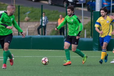 Zagreb, Hırvatistan - 07 Ekim 2017: Üçüncü Hırvat futbol ligi Nk Maksimir vs. Vrapce. Topla koşan oyuncu