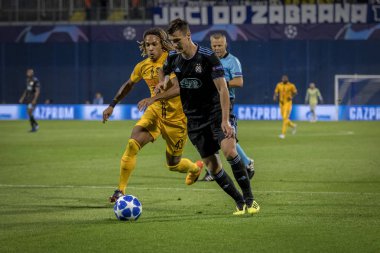 Zagreb, Hırvatistan - 28 Ağustos 2018: Uefa Şampiyonlar Ligi Playoffları, Gnk Dinamo ve Bsc Young Boys. Amer Gojak (14) ve Kevin Mbabu (43)) 