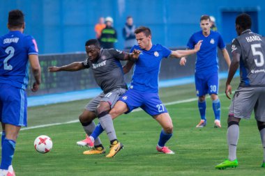 Zagreb, Hırvatistan - 06 Ağustos 2017: Gnk Dinamo, Hnk Hajduk 'a karşı Hırvatistan' ın ilk futbol ligi maçı. Nikola Moro (27) douel 'de 
