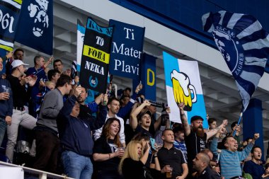 Zagreb, Hırvatistan - 31 Ekim 2017: Medvescak Zagreb ile Viyana Başkentleri arasında Ebel buz hokeyi ligi maçı. Medvescak Zagreb B sektörü taraftarları 