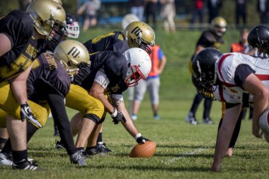Zagreb, Hırvatistan - 07 Ekim 2018: Hırvat futbol ligi, Zagreb Patriots ve Saraybosna Spartalılar arasındaki ilk tur maç (30: 6). Futbolcular iş başında