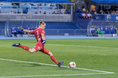 Zagreb, Hırvatistan - 21 Temmuz 2017: Dinamo Zagreb (Cro) ile Odd (Nor) arasında oynanan Uefa Avrupa Ligi 3. tur ön eleme maçı. Sondre Rossbach (1) topa vuruyor