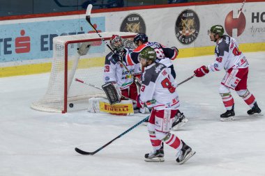 Zagreb, Hırvatistan - 10 Kasım 2017: Medvescak Zagreb ile Bolzano Foxes arasındaki Ebel buz hokeyi ligi maçı. Tyler Morley (86) golü attı
