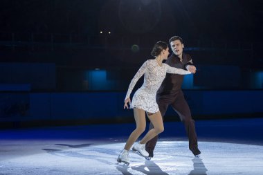 Zagreb, Hırvatistan - 09 Aralık 2017: Zagreb 'de artistik patinaj yarışması Golden Spin 2017 galası. Natalia Zabiiako ve Alexander Enbert Rus