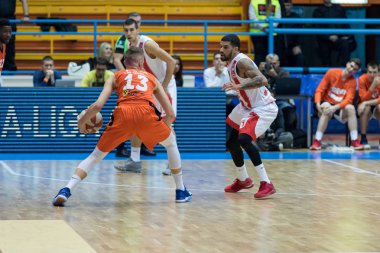 Zagreb, Hırvatistan - 22 Ekim 2017: Aba Ligi Kk Cibona Zagreb - Kk Crvena zvezda. Dzanan Musa (13) in actio
