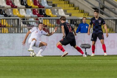 Rijeka, Hırvatistan - 12 Ekim 2018: Uefa Uluslar Ligi maçı Hırvatistan - İngiltere. Eylem Ross Barkley (7) ve Tin Jedvaj (16))