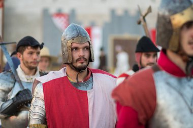 Vrana, Hırvatistan - 18 Ağustos 2017: Vrana şövalyelerinin günleri. Zırhlı şövalyeler