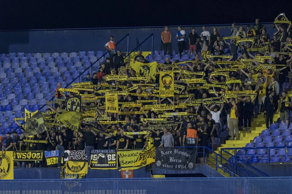 Zagreb, Hırvatistan - 28 Ağustos 2018: Uefa Şampiyonlar Ligi Playoffları, Gnk Dinamo ve Bsc Young Boys. Genç Çocuklar destekçileri 