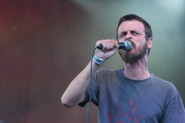 Zagreb, Hırvatistan - 27 Haziran 2017: Zagreb Rockfest. M.O.R.T. grubunun solisti Ivan Katic John. Sahnede