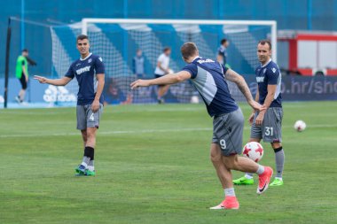 Zagreb, Hırvatistan - 06 Ağustos 2017: Gnk Dinamo, Hnk Hajduk 'a karşı Hırvatistan' ın ilk futbol ligi maçı. Marko Futacs (9) topla oynuyor 