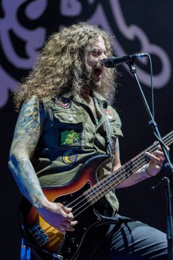 Zagreb, Hırvatistan - 16 Mayıs 2017: Monster Truck grubu Hırvatistan 'ın Arena Zagreb kentinde sahne aldı. Şarkıcı ve basçı Jon Harve