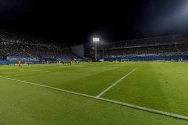 Zagreb, Hırvatistan - 28 Ağustos 2018: Uefa Şampiyonlar Ligi Playoffları, Gnk Dinamo ve Bsc Young Boys. Maksimir Stadyumu ve oyuncular iş başında 