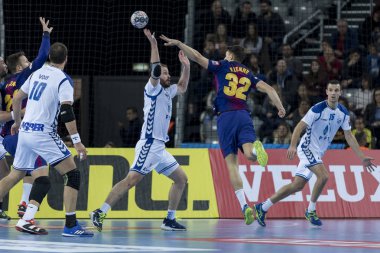 Zagreb, Hırvatistan - 23 Kasım 2017: Ehf Velux Şampiyonlar Ligi PD Zagreb - Fc Barcelona Lassa. Yanis Lenne (32) golü atıyor