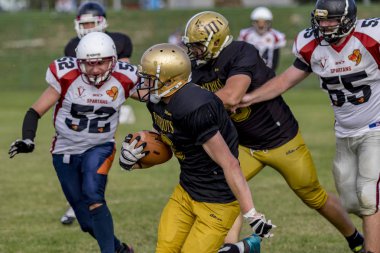 Zagreb, Hırvatistan - 07 Ekim 2018: Hırvat futbol ligi, Zagreb Patriots ve Saraybosna Spartalılar arasındaki ilk tur maç (30: 6). Futbolcular iş başında