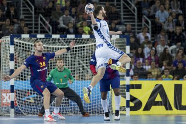 Zagreb, Hırvatistan - 23 Kasım 2017: Ehf Velux Şampiyonlar Ligi PD Zagreb - Fc Barcelona Lassa. Damir Bicaniç (77) golü atıyor