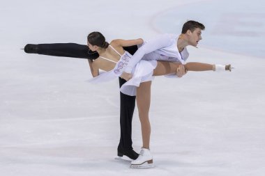 Zagreb, Hırvatistan - 08 Aralık 2017: Zagreb 'de artistik patinaj yarışması Golden Spin. Natalia Zabiiako-Alexander Enbert Rus