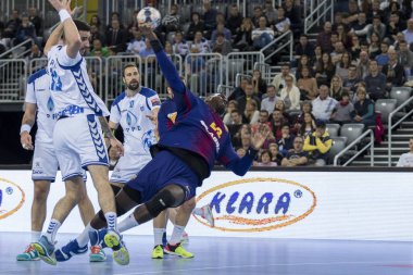 Zagreb, Hırvatistan - 23 Kasım 2017: Ehf Velux Şampiyonlar Ligi PD Zagreb - Fc Barcelona Lassa. Alexis Hernandez Borges (22) golü attı