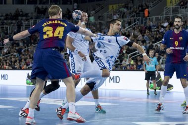 Zagreb, Hırvatistan - 23 Kasım 2017: Ehf Velux Şampiyonlar Ligi PD Zagreb - Fc Barcelona Lassa. Josip Valciç (22) golü atıyor