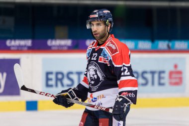 Zagreb, Hırvatistan - 31 Ekim 2017: Medvescak Zagreb ile Orli Znojmo arasında Ebel buz hokeyi ligi maçı. Samson Mahbod (22) 