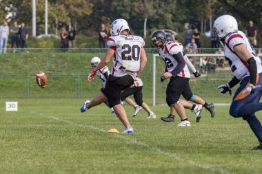 Zagreb, Hırvatistan - 07 Ekim 2018: Hırvat futbol ligi, Zagreb Patriots ve Saraybosna Spartalılar arasındaki ilk tur maç (30: 6). Futbolcular iş başında