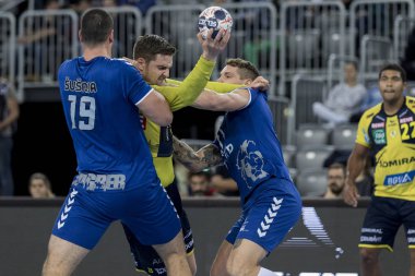 Zagreb, Hırvatistan - 29 Kasım 2017: Ehf Velux Şampiyonlar Ligi PPD Zagreb - Rhein-Neckar Lowen. Pekeler Hendrik (23) ve Leon Susnja (19))
