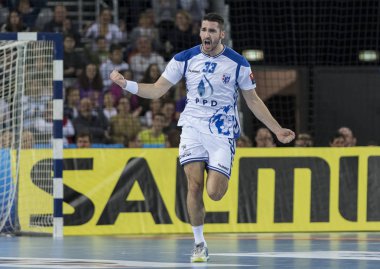 Zagreb, Hırvatistan - 23 Kasım 2017: Ehf Velux Şampiyonlar Ligi PD Zagreb - Fc Barcelona Lassa. Valentino Ravnic (33) golü kutluyor