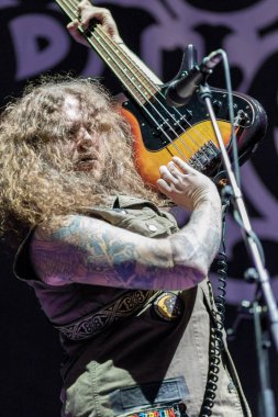 Zagreb, Hırvatistan - 16 Mayıs 2017: Monster Truck grubu Hırvatistan 'ın Arena Zagreb kentinde sahne aldı. Şarkıcı ve basçı Jon Harve