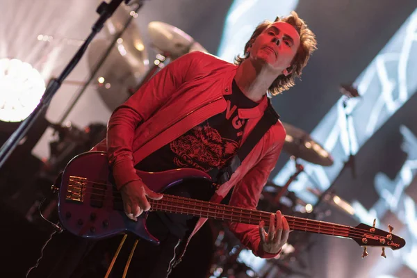 Zagreb, Hırvatistan - 29 Ağustos 2017: Duran Duran Kağıt Tanrıları 2017 'de Salata Zagreb' de turnede. John Taylor Duran Duran grubunun bas gitaristi.