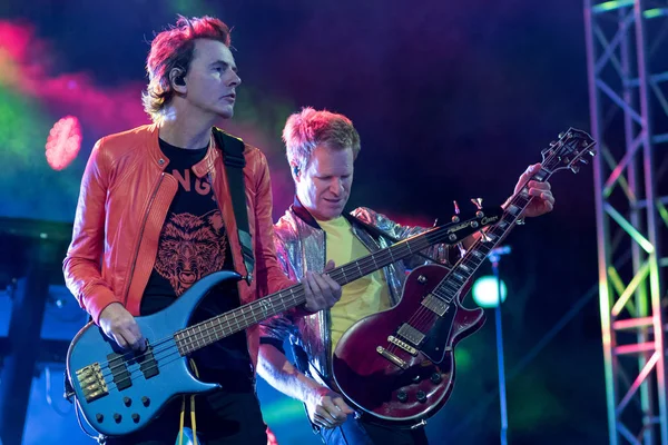 Zagreb, Hırvatistan - 29 Ağustos 2017: Duran Duran Kağıt Tanrıları 2017 'de Salata Zagreb' de turnede. John Taylor Duran Duran grubunun bas gitaristi.